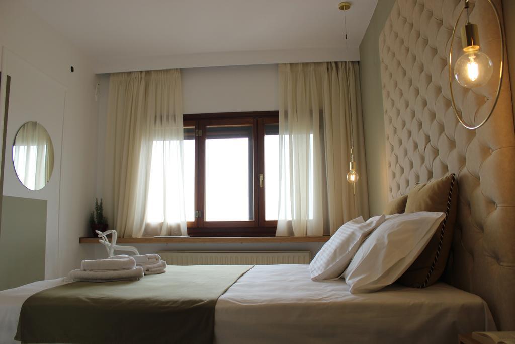 Pinehouse King Suite Nikiti  Exteriör bild